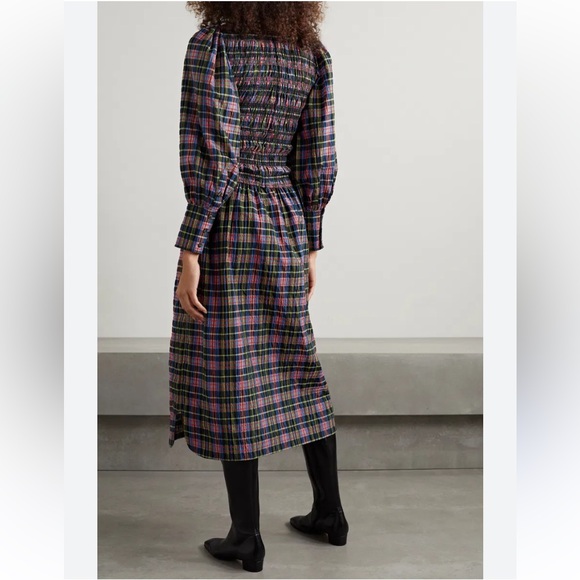 Sold! Gianni seersucker plaid smocked dress - Picture 4 of 16